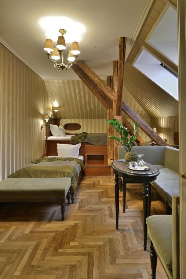 Twin Attic Room